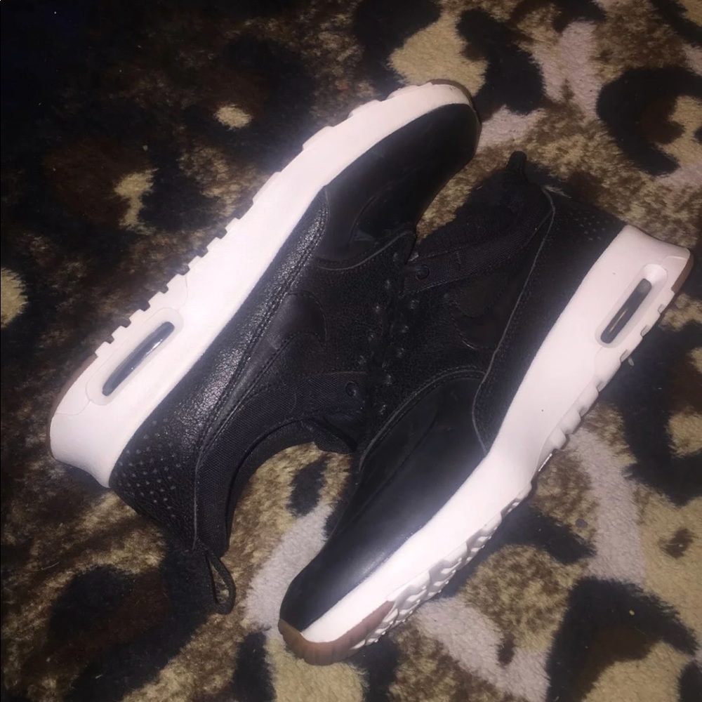 Nike Thea size 7